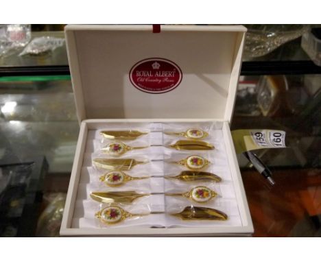 Royal Albert Old Country Roses gold plated knives, boxed. UK P&amp;P Group 2 (£20+VAT for the first lot and £4+VAT for subseq