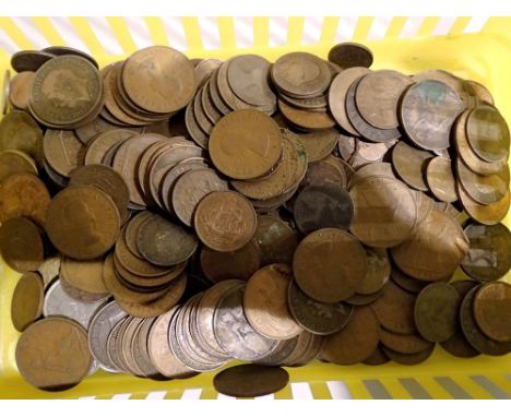 Mixed UK and world coins. UK P&amp;P Group 1 (£16+VAT for the first lot and £2+VAT for subsequent lots) 