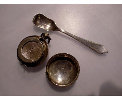 A hallmarked silver sprung sovereign case (damaged hinge) and a silver condiment spoon (2). UK P&amp;P Group 1 (£16+VAT for t