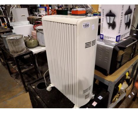 DeLonghi electric heater. All electrical items in this lot have been PAT tested for safety and have passed. This does not con