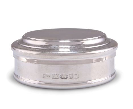 AN ELIZABETH II SILVER BOX,&nbsp;by William Asprey, London 2016, circular, the detachable cover with stepped rim, blue velvet