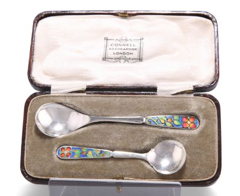 A SET OF TWO&nbsp;GEORGE V SILVER CONDIMENT SPOONS,&nbsp;by Bernard Instone, Birmingham 1928, in Arts and Crafts style, with 