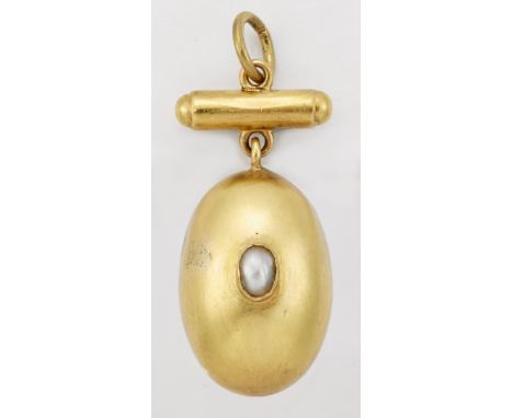 AN EGG PENDANT, set with a seed pearl and suspended from a bar. Measures 2.3cm by 1.2cm, 1.9 gramsCONDITION REPORTOver polish