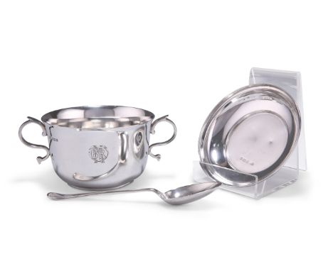 AN EDWARDIAN SILVER PORRINGER AND COVER,&nbsp;maker's mark J.C.V (possibly John Collard Vickery), Birmingham 1909, plain cyli