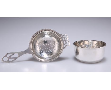 A GEORGE V SILVER TEA STRAINER ON STAND,&nbsp;by Adie Brothers Ltd, Birmingham 1932, the strainer bowl pierced with dots and 