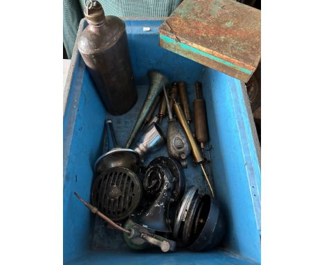 A box of vintage oilers, car horns, a brass footwarmer etc. 