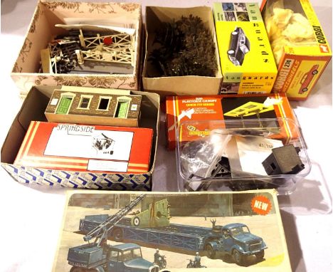 Selection of OO scale accessories including level crossing, trees, buffer stops, canopy, signal box interior kit etc, part bu