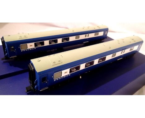 Two Bachmann Pullman cars from Blue Pullman set, in excellent condition, boxes with wear. P&amp;P Group 1 (£14+VAT for the fi