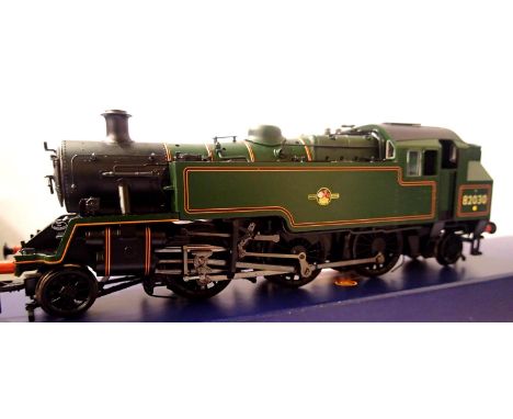 Bachmann 31-976A, class 3MT, 82030 BR Green, Late Crest. Excellent - near mint, boxed. P&amp;P Group 1 (£14+VAT for the first