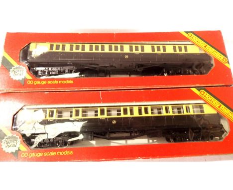 Two Hornby R429 GWR composite coaches, Choc/Cream in excellent condition, boxes with wear. P&amp;P Group 1 (£14+VAT for the f