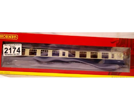 Hornby R4776 BR MK1 Blue/Grey second/open coach, W5025, in excellent condition, boxed. P&amp;P Group 1 (£14+VAT for the first