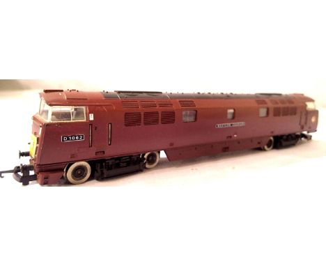 Hornby Western Courier D1062, Maroon, in very good condition, unboxed. P&amp;P Group 1 (£14+VAT for the first lot and £1+VAT 