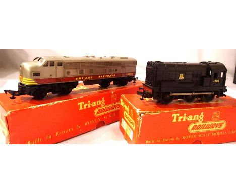 Triang R 152 0.6.0. Diesel Shunter Black, in very good to excellent condition, box-fair, plus R55 Bo-Bo single ended diesel, 