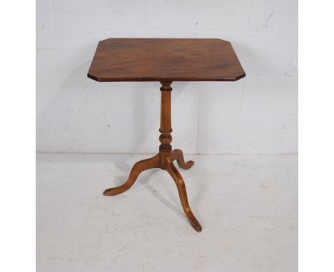 A Georgian mahogany tilt-top tripod table