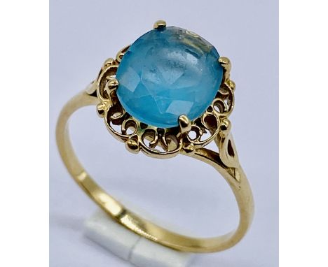 A 9ct gold ring set with topaz, size P