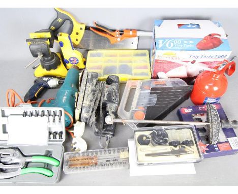 Lot to include a Black &amp; Decker electric sander, hot air paint stripper, Einhell Screwmaxx, hand held vacuum cleaner and 