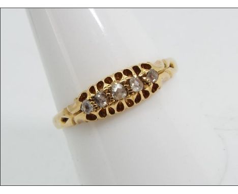 18ct gold - a 18 ct gold ring set with 5 diamonds, size T, approx weight 2.76 g 