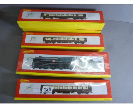 Boxed Hornby OO gauge Super Detail R2204 BR 4-6-2 35020 Bibby Lane Merchant Navy Class locomotive plus 4 x Super Detail Pullm