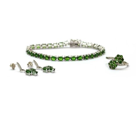 A sterling silver chrome diopside line bracelet, with a row of oval mixed cut chrome diopsides, approximately 6 x 4mm, claw s