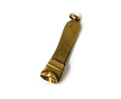 An 18ct gold cigar cutter, with metal mechanism, and later replacement 9ct gold jump ring, London 1905, 45mm long, 8.86gCondi