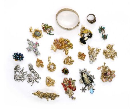 A quantity of costume jewellery, to include a 9ct gold metal core bangle, two pairs of Butler &amp; Wilson clip earrings, a s