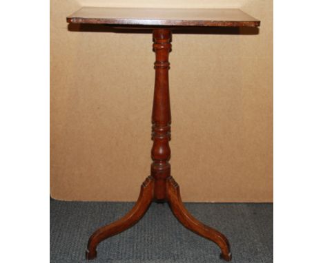 An oak 19th century tripod wine table, size 77 x 51 x 38cm.