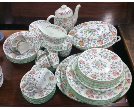An extensive Mintons dinner service. Est. £100 - £200.