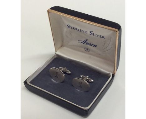 A pair of silver cufflinks with engine turned decoration. Approx. 12 grams. Est. £10 - £20.