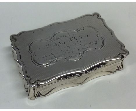 A good Victorian silver snuff box decorated with scrolls to gilt interior. Birmingham. By Edward Smith. Approx. 112 grams. Es