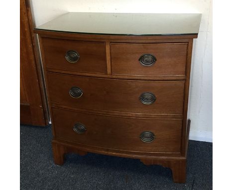 A bow front chest of four drawers on bracket feet with glass top. Est. £25 - £35.