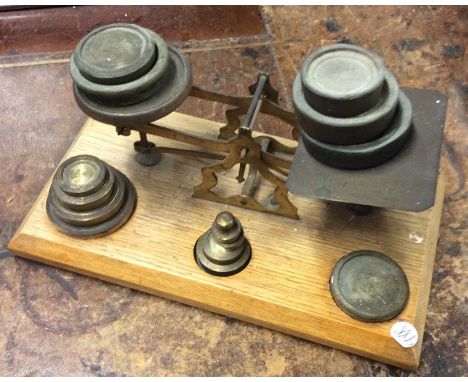 An old set of postal scales and weights. Est. £20 - £30.