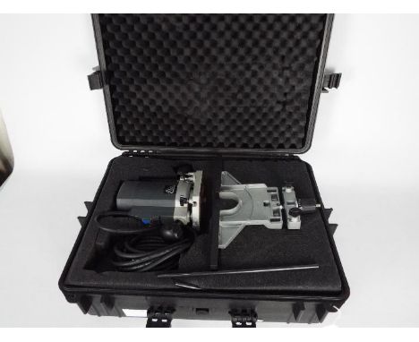 Elu - A router contained in hard case, model MOF 96E.