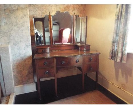 A dressing table with triptych mirror, approximately 163 cm x 120 cm x 56 cm.The item is located  in the WA4 postcode area, a