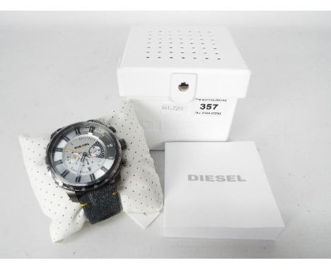 Diesel Watch - Diesel wristwatch - Large Gunmetal round stainless steel case in polished and brushed finishing - Gunmetal cro
