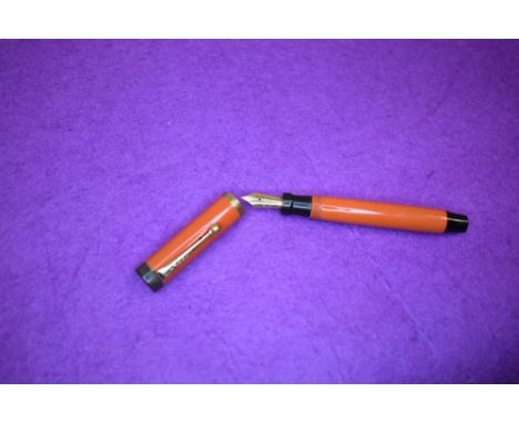 A Parker Duofold Jnr Lucky Curve button fill fountain pen in orange with single broad band to cap having Parker Duofold nib. 