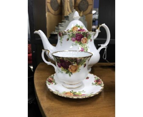 ROYAL ALBERT OLD COUNTRY ROSES TEA SERVICE
