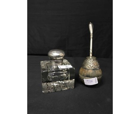 COLLECTION OF SILVERcomprising a photograph frame, silver vesta case and silver teapot finials