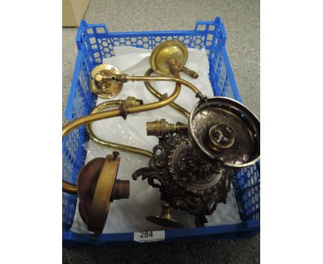 A tray of brass light fittings