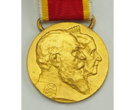 Baden: Friedrich-Luisen-Medaille.Bronze vergoldet, am Bande.Zustand: I-II