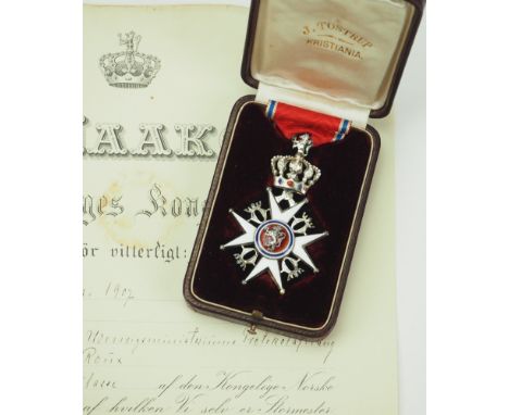 Norwegen: St. Olav-Orden, 2. Modell (1907-1937), Ritterkreuz 2. Klasse, im Etui, mit Urkunde für den Attaché des Protokollche