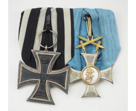 Württemberg: Ordenschnalle eines württembergischen Frontoffiziers.1.) Preussen: Eisernes Kreuz, 1914, 2. Klasse, im Ring S ge