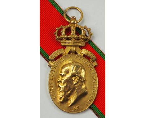 Bayern: Goldene Jubiläumsmedaille mit Krone und Jahreszahlen 1839-1909.Messing vergoldet, durchbrochen gefertigt, die offene 