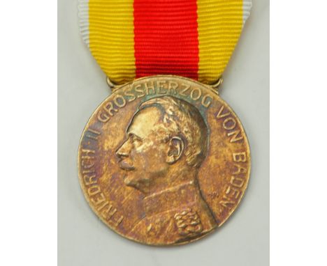 Baden: Kleine Goldene Zivilverdienstmedaille, Friedrich II.Silber vergoldet, am Bande des MKFVO, dieses nach 1918.Zustand: II
