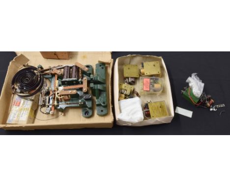 Gents C7 master clock movement, with fittings; also a small quantity of rotary slave movements