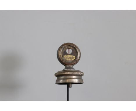 France Radiator cap from the 20s / 30s - Sizes: H100MM L70MM - Weight (K): 0,28kg - Condition: at first glance - good conditi
