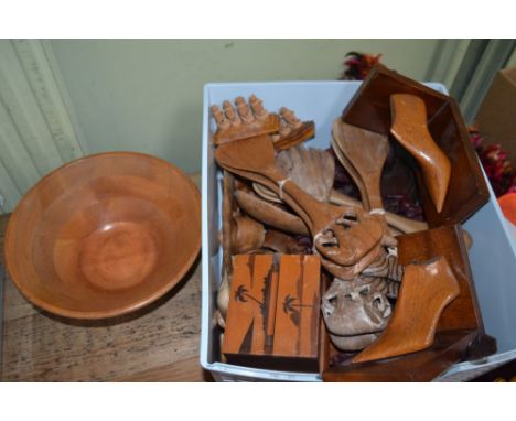 Box of carved woodenwares to include a probable Roland Ward napkin ring set