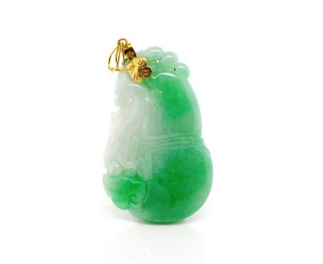 Oriental carved jade pendant or dragon and gourd form marked 14k 585 to the bail. Approx size 41mm x 25mm. Cleint says that i