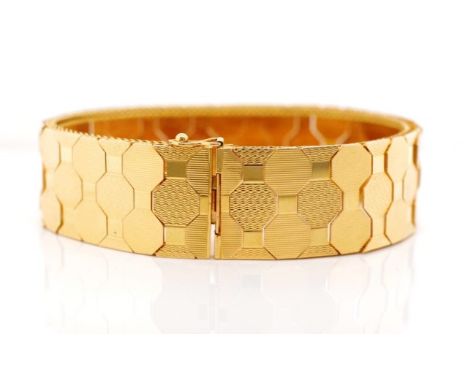 18ct rose gold "panelled" bracelet with alternate octagonal and square engine turned links, illusion type box clasp and safet