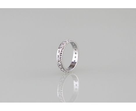 Memory - RingWeißgold 18kt., kastenförmige Schiene dicht ausgefaßt mit 30 Princess cut - Diamanten von zusammen 1.85 ct., in 
