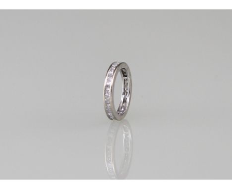 Memory - RingWeißgold 14kt., breite Schiene dicht besetzt mit 22 kleinen Brillanten von zusammen 0.88 ct., in der Ringschiene